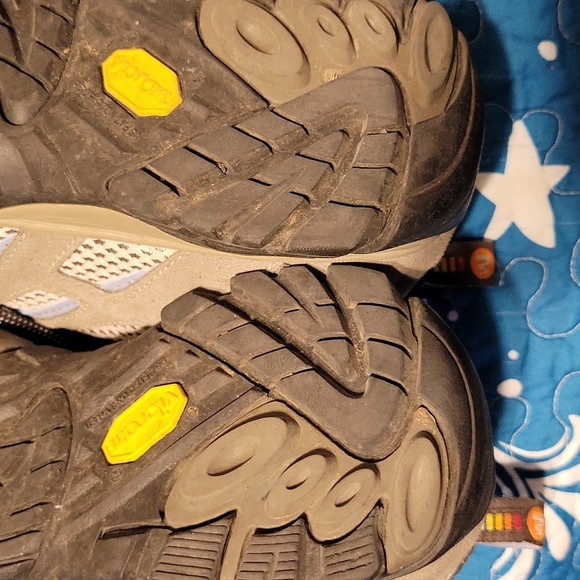 Like New Merrell 7.5 hikers - Picture 6 of 7